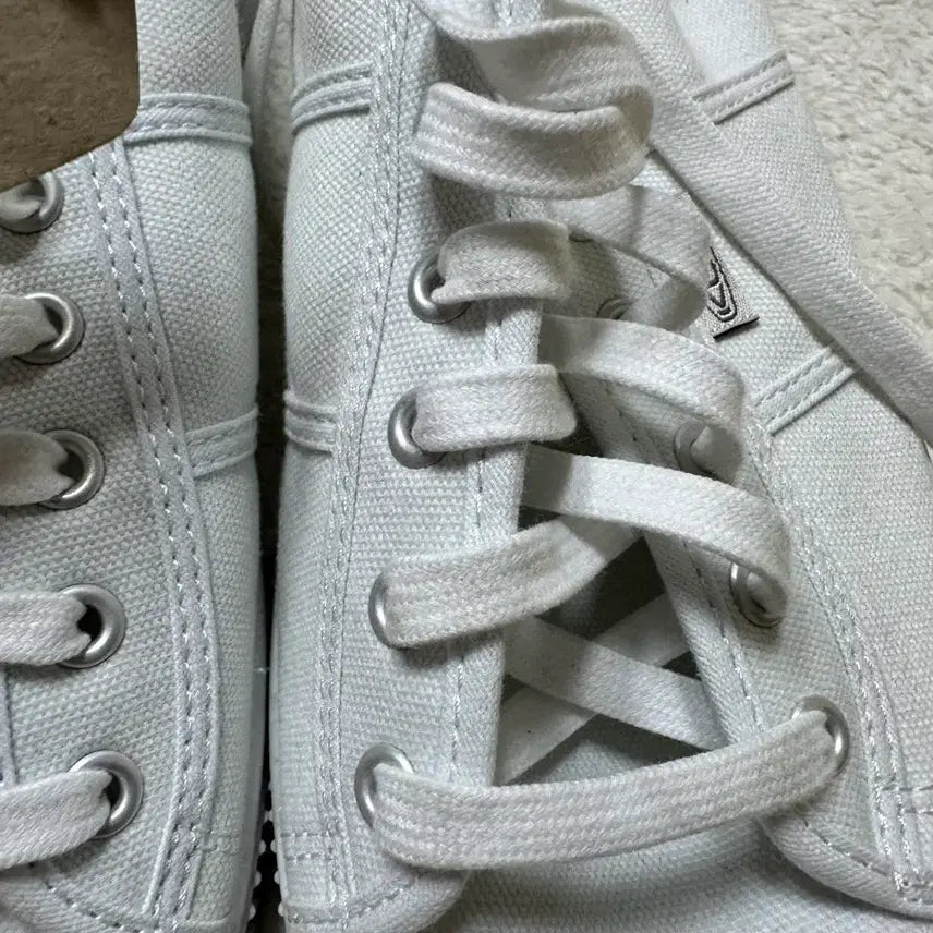[BUNJANG] KEEN White Sneakers 280 / 킨 KEEN 화이트 스니커즈 280