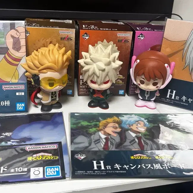 [BUNJANG] My Hero Academia Merchandise Set (Canvas Board + Figure) / 나의 히어로 아카데미아 굿즈 세트 (캔버스보드+피규어)