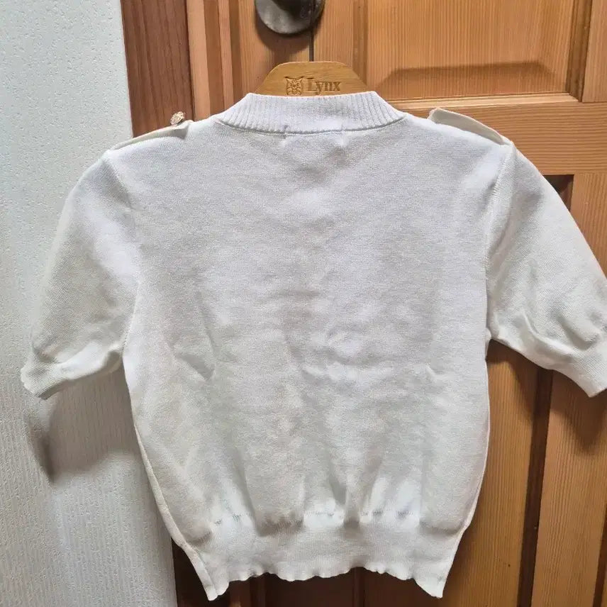 [BUNJANG] White Short-Sleeve Knit Cardigan with Gold Buttons / 화이트 반팔 니트가디건