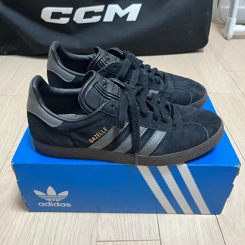 [SOLD OUT] 아디다스 가젤 코어 블랙 골드 메탈릭 검 265