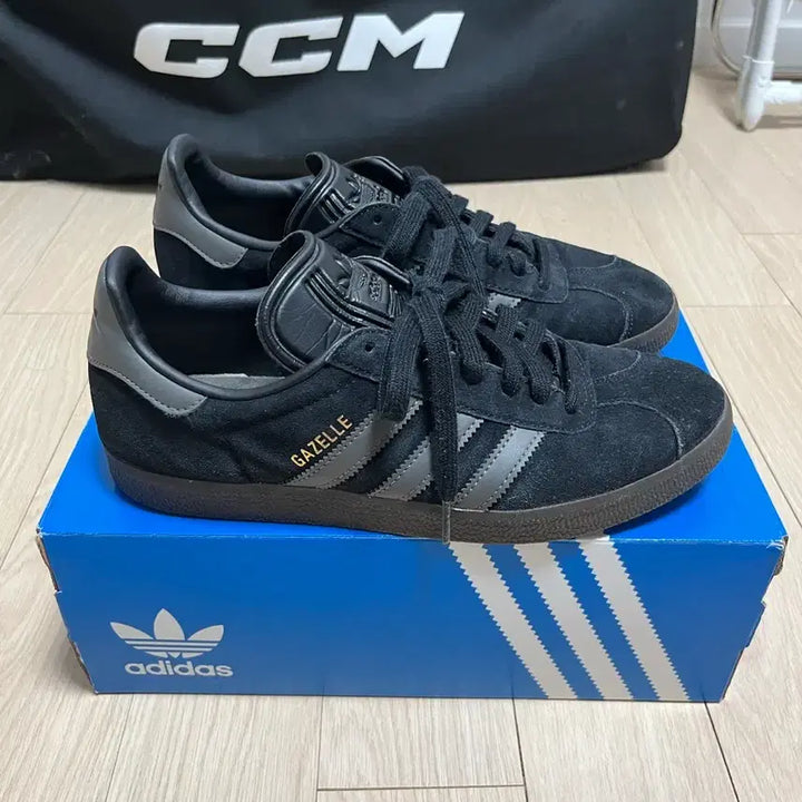 [SOLD OUT] 아디다스 가젤 코어 블랙 골드 메탈릭 검 265