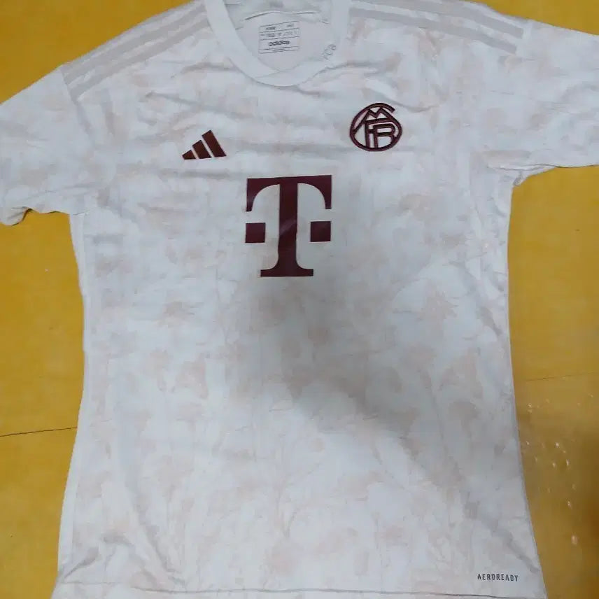 [BUNJANG] Adidas Munich Flower T-Shirt / 아디다스 뮌헨 플라워 티셔츠
