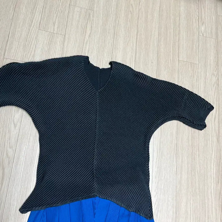 [BUNJANG] Issey Miyake Pleats Top / 이세이미야케상의