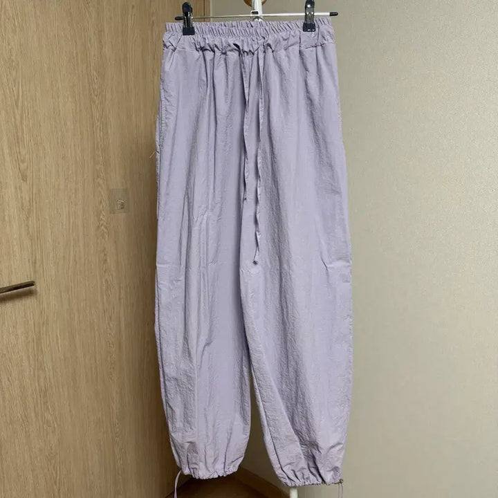 [BUNJANG] Windbreaker Fabric Pants with Elastic Waistband / 바람막이 재질 밴딩 팬츠