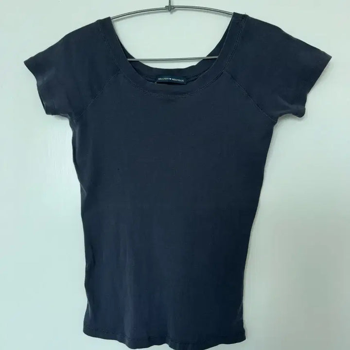[BUNJANG] Brandy Melville Off-Shoulder Short-Sleeve Navy Top / 브랜디멜빌 오프숄더 반팔 네이비