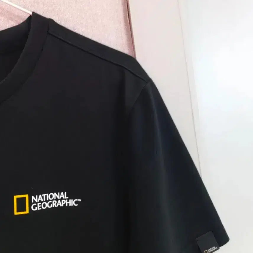 [BUNJANG] National Geographic Black T-Shirt L / National geographic 내셔널지오그래픽 블랙 반팔티 L