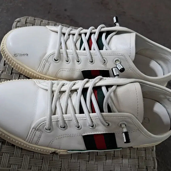 [BUNJANG] Gucci White Sneakers Three Stripe Tab 41 / 구찌 화이트 스니커즈 삼선탭 41 260