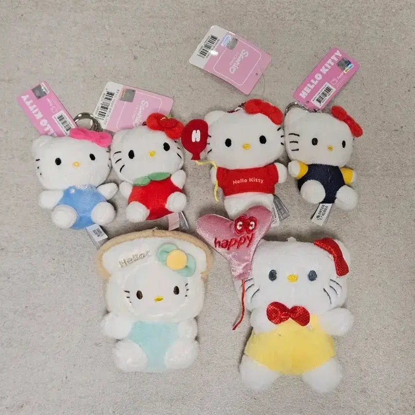 [BUNJANG] Sanrio Kitty Doll Keychain / 산리오키티인형키링