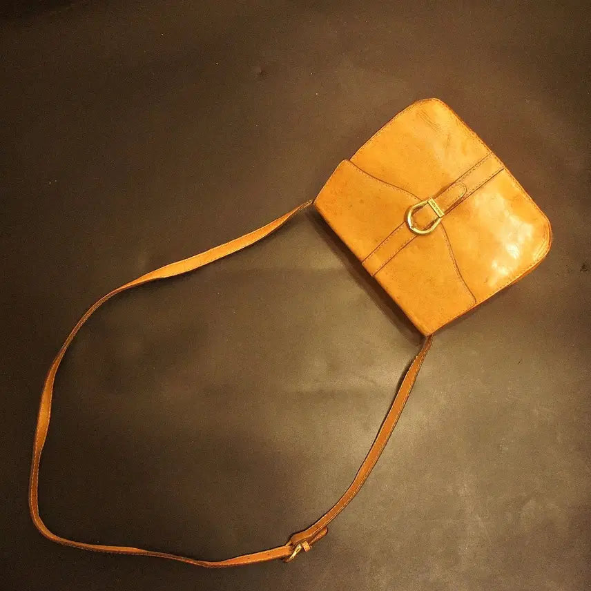 [BUNJANG] Aigner Mini Leather Crossbody Bag / 7155 아이그너가방 크로스백 미니백 미니가방 가죽가방 빈티지가방