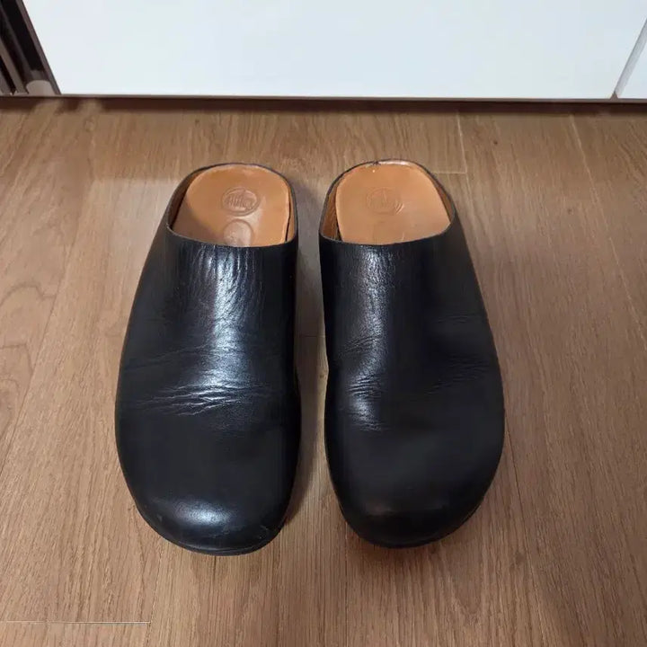 [BUNJANG] Fitflop Black Leather Clog Mule Slippers / 핏플랍 가죽 클로그 블랙 뮬 슬리퍼