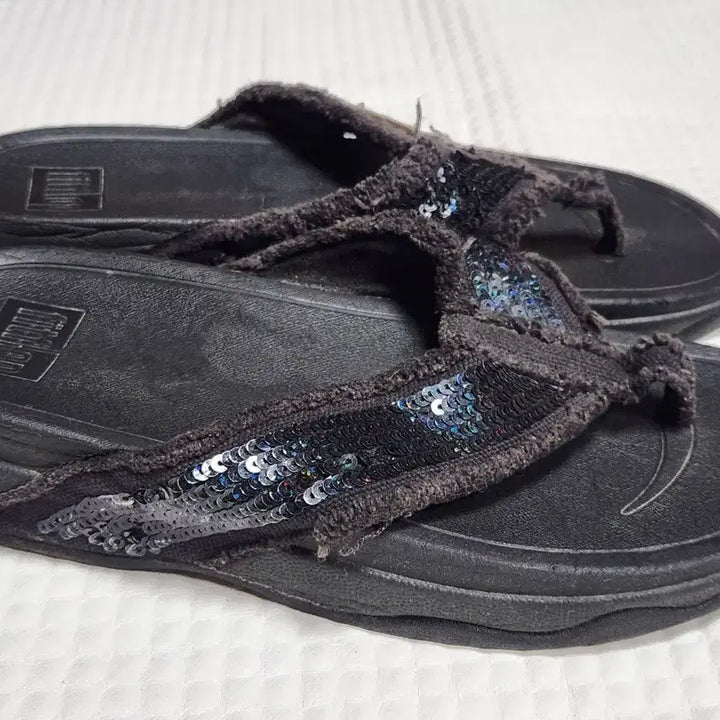 [BUNJANG] Fitflop Sequin Embellished Flip-Flops - Black, 235mm / 핏플랍 스팽글 장식 블랙 쪼리 235