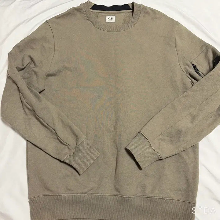 [BUNJANG] CP Company Sweatshirt T-Shirt Khaki / CP컴퍼니 시피컴퍼니 맨투맨 티셔츠 카키