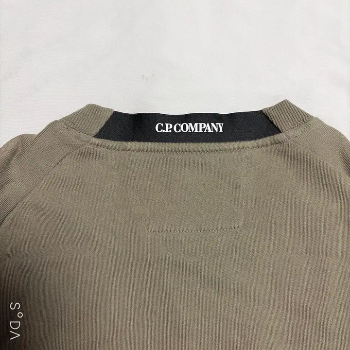 [BUNJANG] CP Company Sweatshirt T-Shirt Khaki / CP컴퍼니 시피컴퍼니 맨투맨 티셔츠 카키