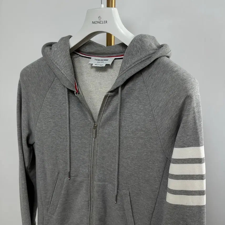 [BUNJANG] Thom Browne Diagonal Stripe Hoodie Zip-Up Grey / [ 3사이즈 ] 톰브라운 사선완장 후드집업 그레이