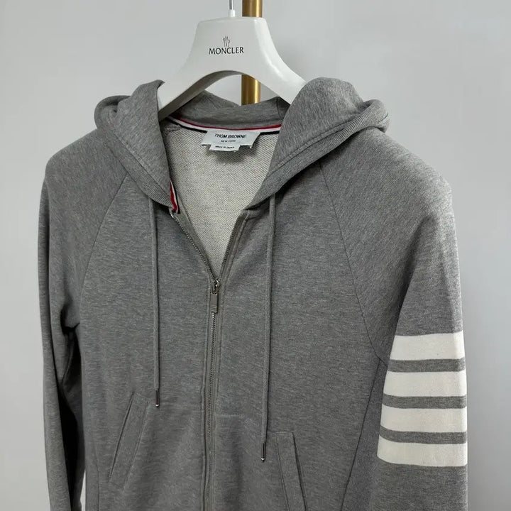 [BUNJANG] Thom Browne Diagonal Stripe Hoodie Zip-Up Grey / [ 3사이즈 ] 톰브라운 사선완장 후드집업 그레이
