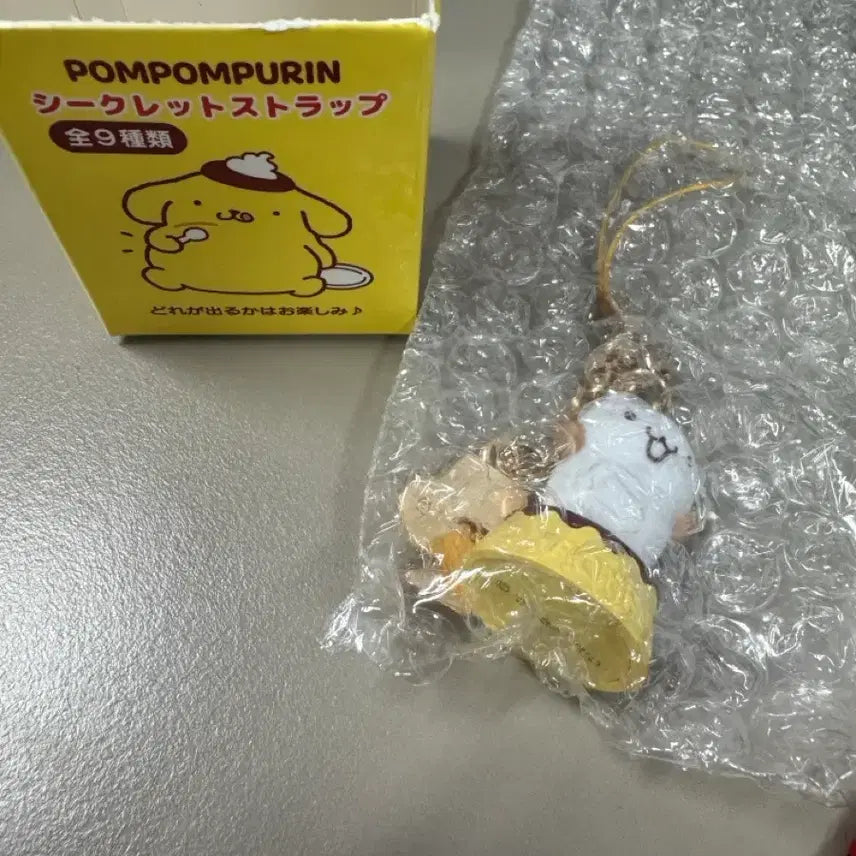[BUNJANG] Sanrio Pompompurin 30th Anniversary Strap Keychain Muffin / 산리오 폼폼푸린 30주년 스트랩 키링 머핀 판매