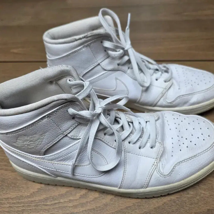 [BUNJANG] Nike Jordan 1 Mid Triple White US 10 / 나이키 조던1 미드 트리플화이트 280
