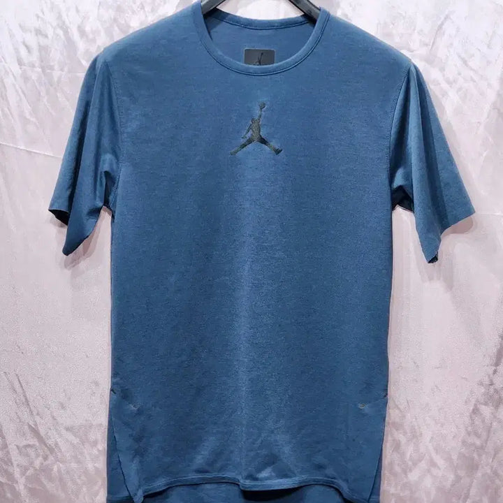 [BUNJANG] Jordan Tech Short Sleeve T-Shirt / 조던 테크 반팔 티셔츠 95