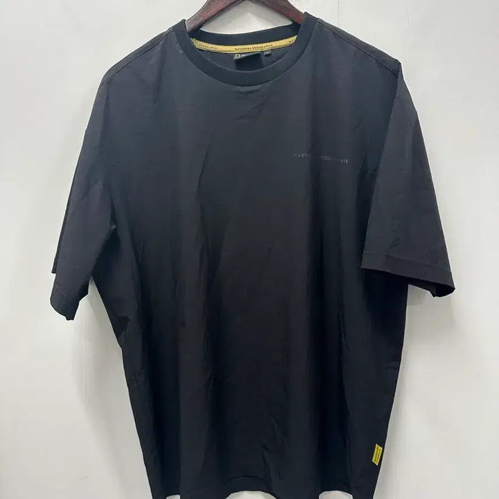 [BUNJANG] National Geographic Black T-Shirt Size 100 / [만원 아라비아빈티지]내셔널지오그래픽 블랙 반팔 티셔츠 100