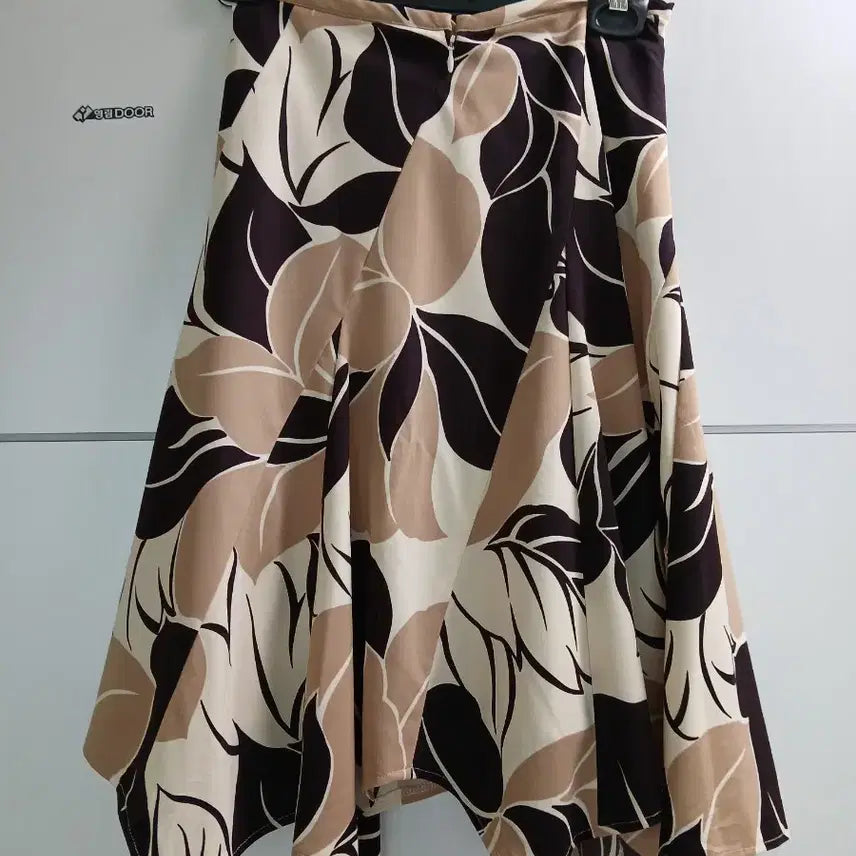 [BUNJANG] Asymmetrical Hem Floral Leaf Midi Skirt / 언발플라워 나뭇잎스커트