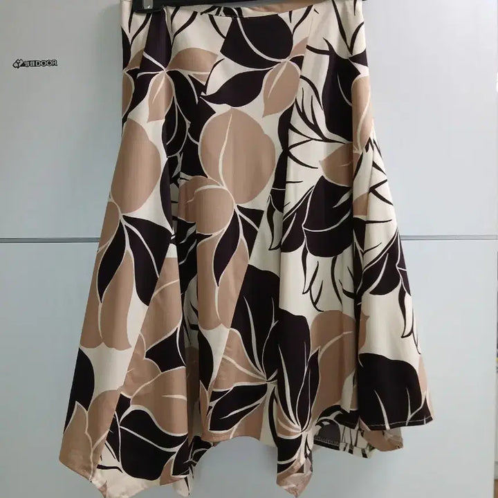[BUNJANG] Asymmetrical Hem Floral Leaf Midi Skirt / 언발플라워 나뭇잎스커트