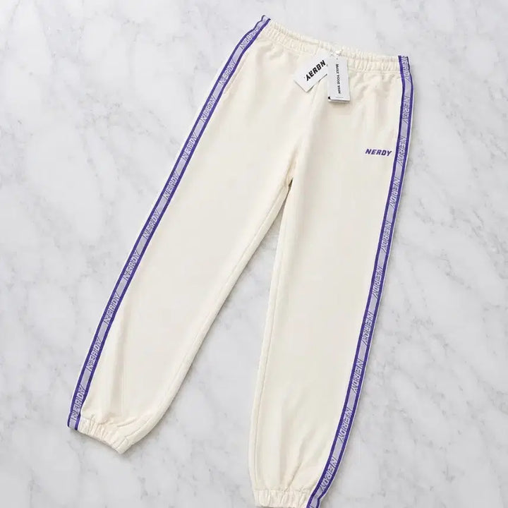 [BUNJANG] NERDY Logo Tape Sweatpants Cream S / (정품/새상품) 널디 NERDY 로고 테이프 스웨트팬츠 크림 S