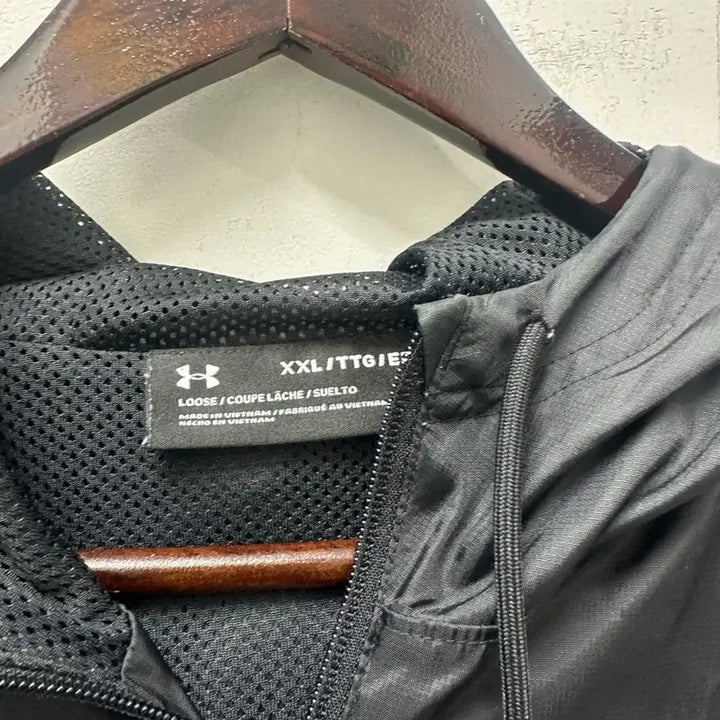 [BUNJANG] Under Armour Black Windbreaker Jacket (Size 110) / [만원 아라비아빈티지]언더아머 블랙 바람막이 자켓 110