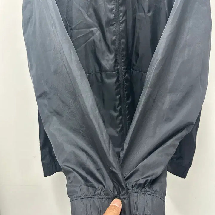 [BUNJANG] Under Armour Black Windbreaker Jacket (Size 110) / [만원 아라비아빈티지]언더아머 블랙 바람막이 자켓 110