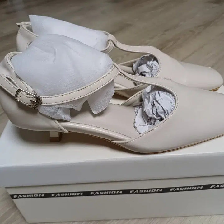 [BUNJANG] Betts Ivory Strap Pumps - Size 240 / 새상품) Betts 아이보리 스트랩 펌프스  슈즈 240사이즈