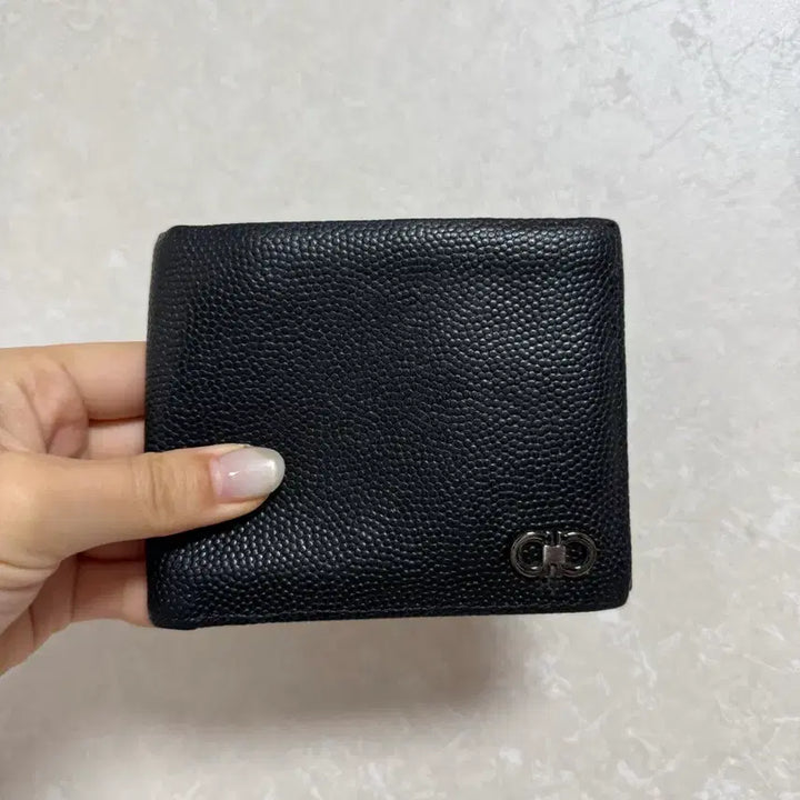 [BUNJANG] Salvatore Ferragamo Gancini Bi-fold Wallet Black / 페레가모 간치니 반지갑 남성 지갑 블랙