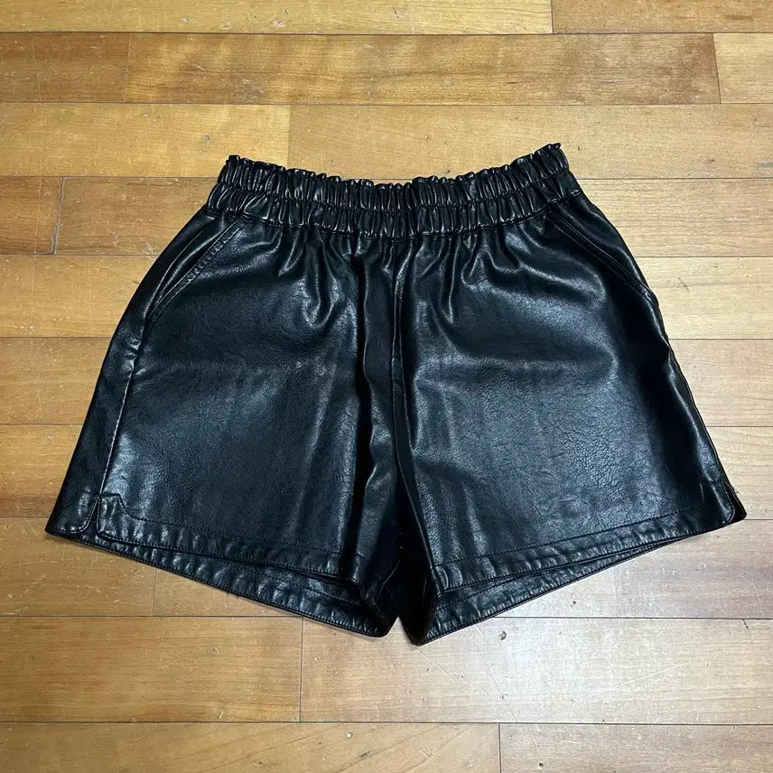 [BUNJANG] Black Leather Shorts / 검정 블랙 가죽 레더 반바지