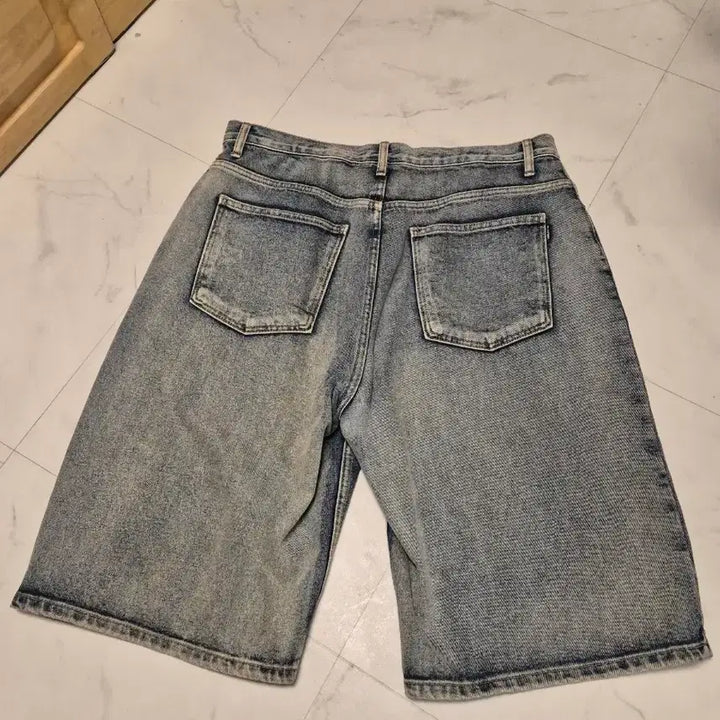 [BUNJANG] Wecanders Playboy Collaboration Denim Shorts XL / 위캔더스 플레이보이 데님 반바지 (사이즈 xl)
