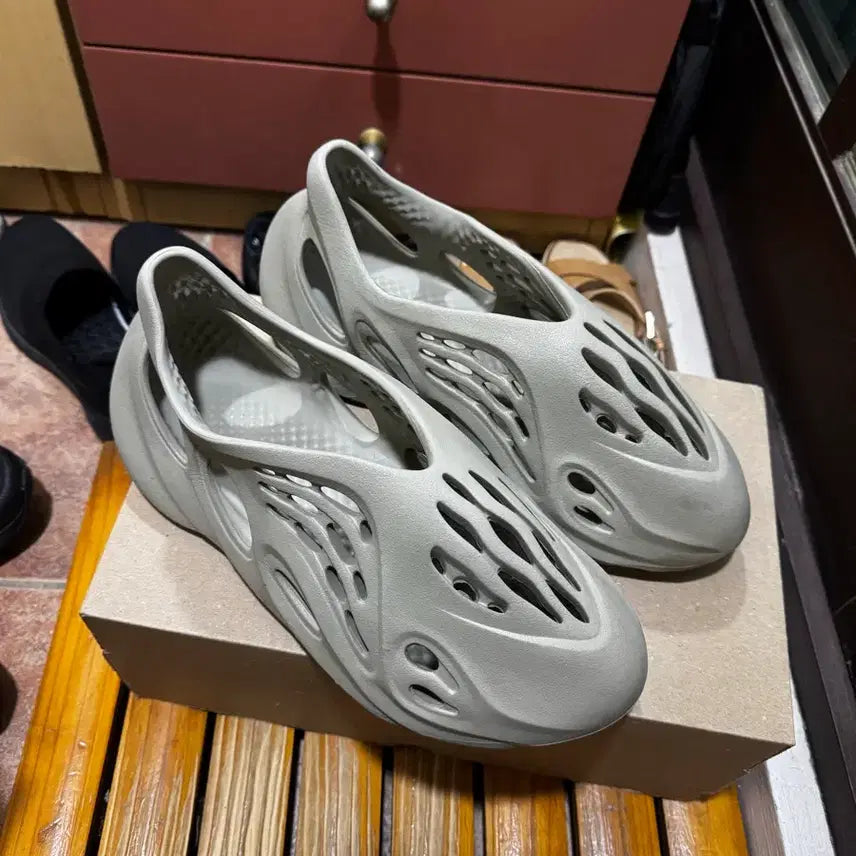 [BUNJANG] Adidas Yeezy Foam Runner Stone Salt (285mm) / 이지폼러너 스톤솔트 285
