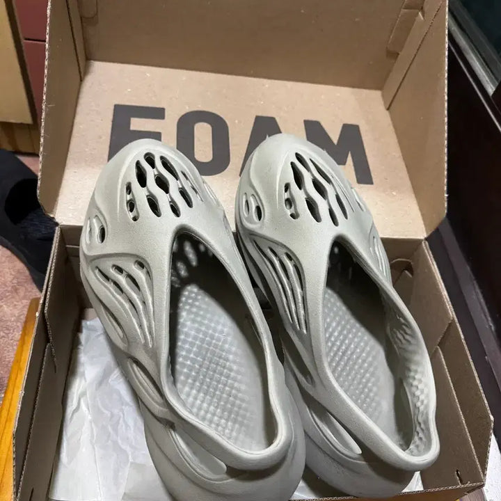 [BUNJANG] Adidas Yeezy Foam Runner Stone Salt (285mm) / 이지폼러너 스톤솔트 285