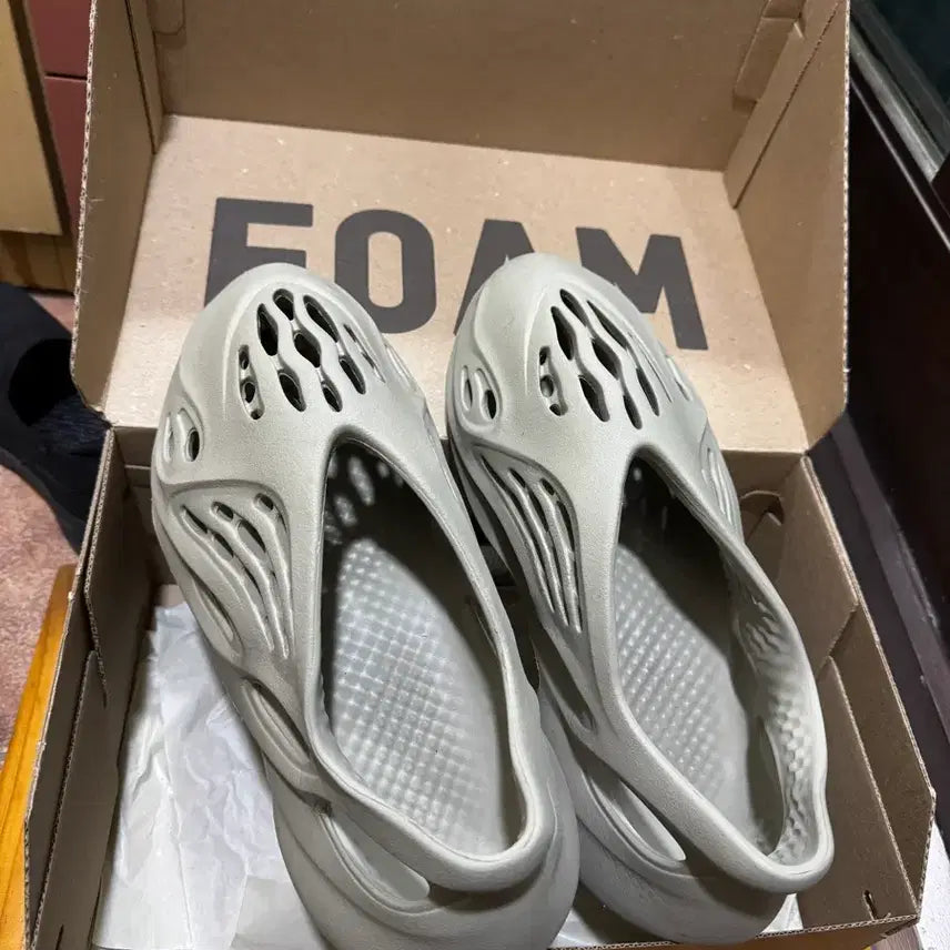 [BUNJANG] Adidas Yeezy Foam Runner Stone Salt (285mm) / 이지폼러너 스톤솔트 285