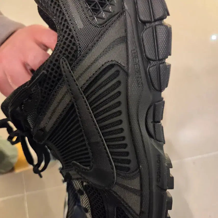 [BUNJANG] Nike Zoom Vomero 5 Sneakers (Size 270mm) / 줌보메로5 270mm 쿠팡구입(신동품)