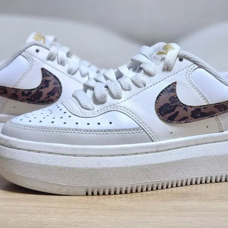 [BUNJANG] Nike Court Vision Alta Leopard Swoosh Sneakers / 나이키 코트 비전 알타 레오파드 스우시 235mm