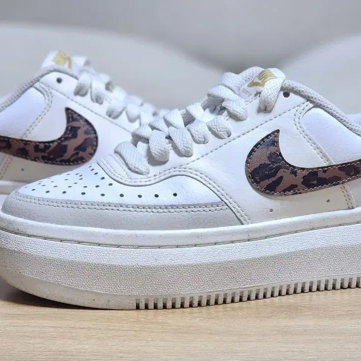 [BUNJANG] Nike Court Vision Alta Leopard Swoosh Sneakers / 나이키 코트 비전 알타 레오파드 스우시 235mm
