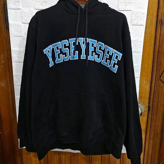 [BUNJANG] YESEYESEE Black Hoodie / YESEYESEE 검정색 후드티