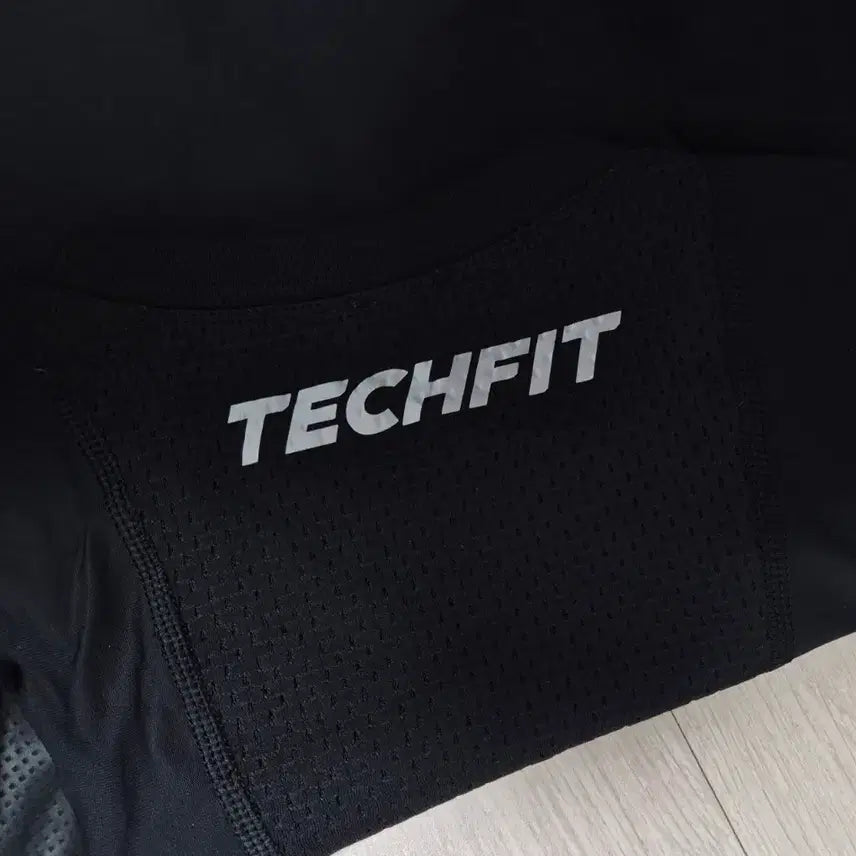 [BUNJANG] Adidas Techfit Short Sleeve T-Shirt - Medium / [M] 아디다스 테크핏 기능성 반팔티