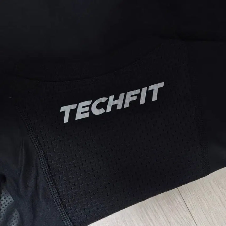 [BUNJANG] Adidas Techfit Short Sleeve T-Shirt - Medium / [M] 아디다스 테크핏 기능성 반팔티