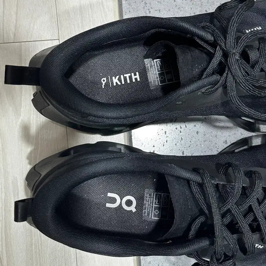 [BUNJANG] On Running x KISS K-Tech 1 Black Sneakers / 온 러닝 x 키스 K-테크 1 블랙 275