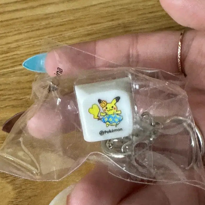 [BUNJANG] Pokemon Pikachu Keycap Keyring 30th Anniversary Olive Young Exclusive / 피카츄 키캡키링 포켓몬 30주년