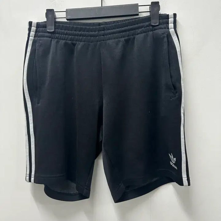 [BUNJANG] Adidas Trefoil Track Shorts Black S / [만원 아라비아빈티지]아디다스 트레포일 반바지 블랙 S
