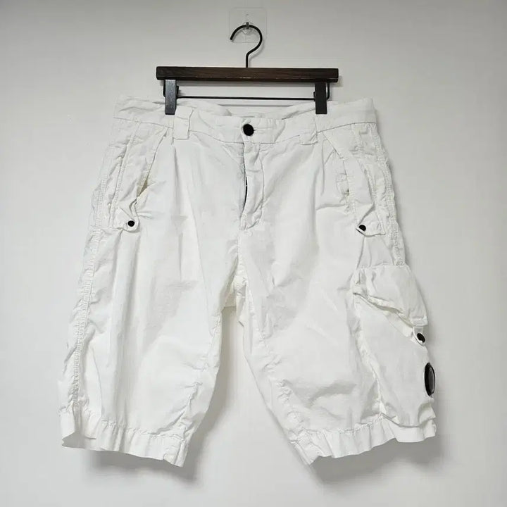 [BUNJANG] C.P. Company White Cargo Shorts / C.P. 컴퍼니 화이트 카고 반바지