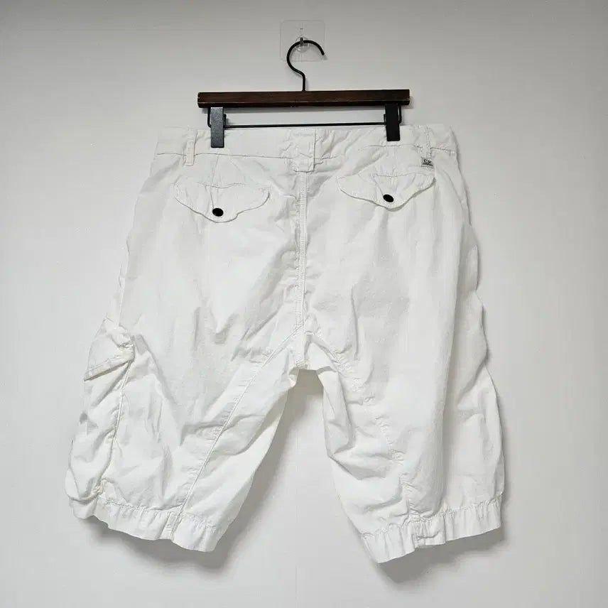 [BUNJANG] C.P. Company White Cargo Shorts / C.P. 컴퍼니 화이트 카고 반바지