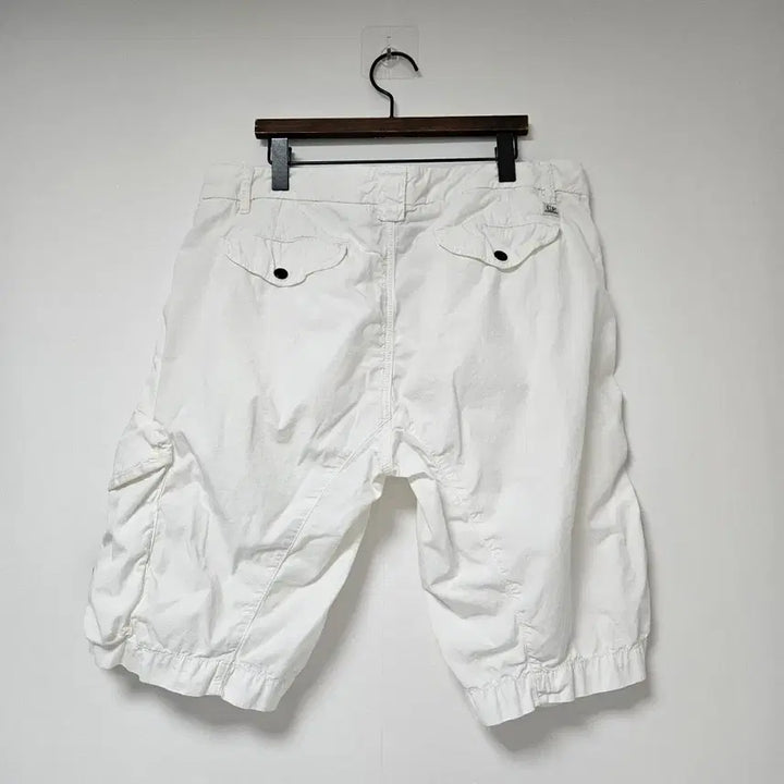 [BUNJANG] C.P. Company White Cargo Shorts / C.P. 컴퍼니 화이트 카고 반바지