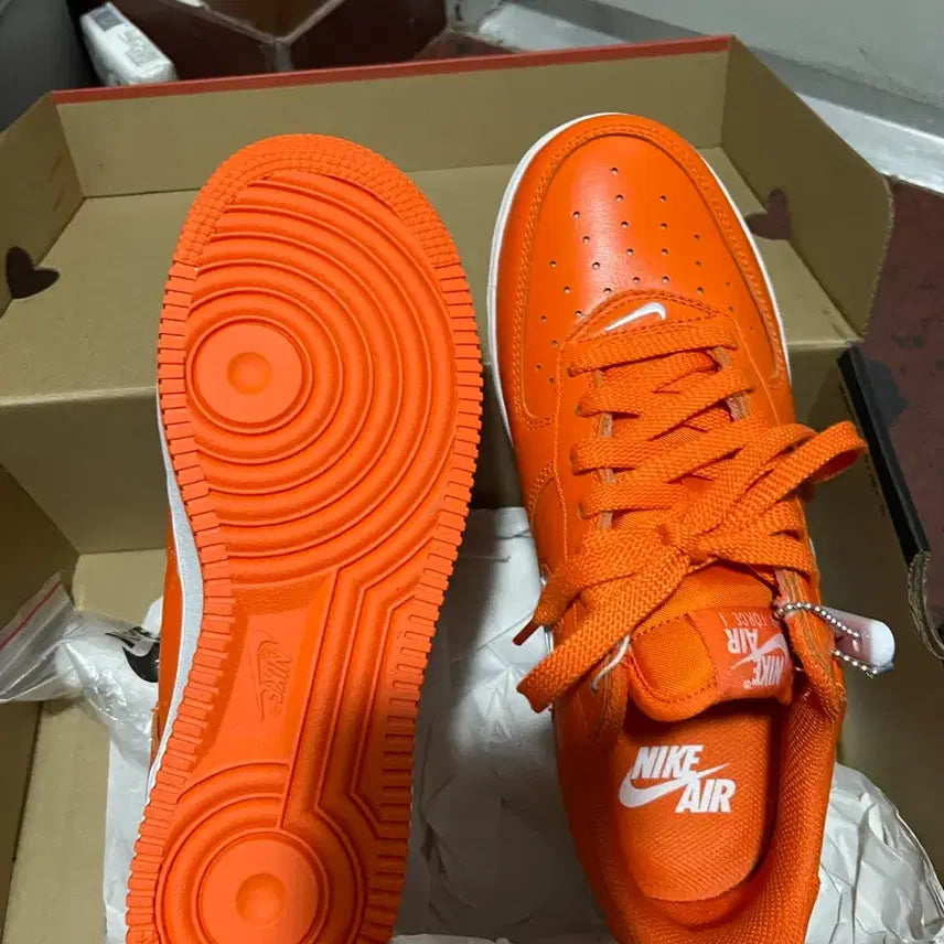 [BUNJANG] Nike Air Force 1 Low Safety Orange (245mm) / 나이키 에어포스1 로우 안전 오렌지 245mm