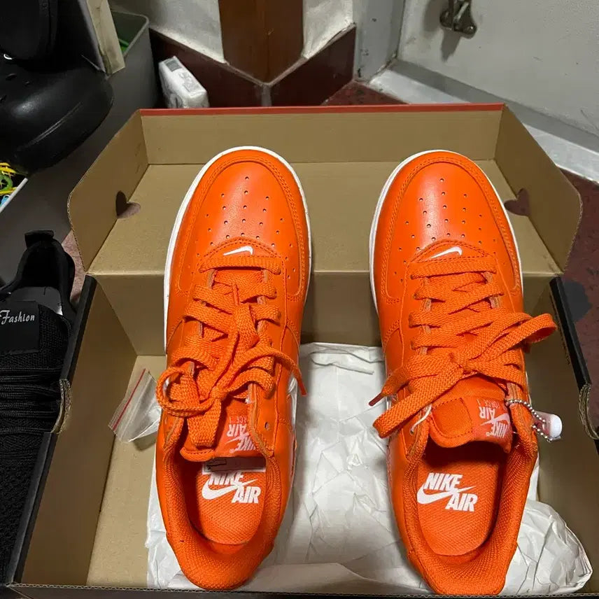 [BUNJANG] Nike Air Force 1 Low Safety Orange (245mm) / 나이키 에어포스1 로우 안전 오렌지 245mm