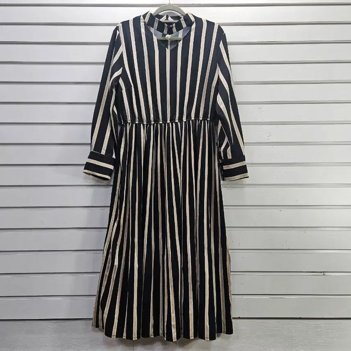 [BUNJANG] Stripe Pearl Detail Slit Long Dress / 스트라이프 진주장식 트임 롱원피스/보물찾기천사